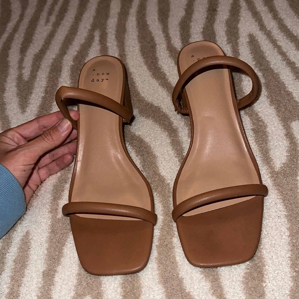 A new day tan heels! Very low and so comfortable. Easy to walk in.